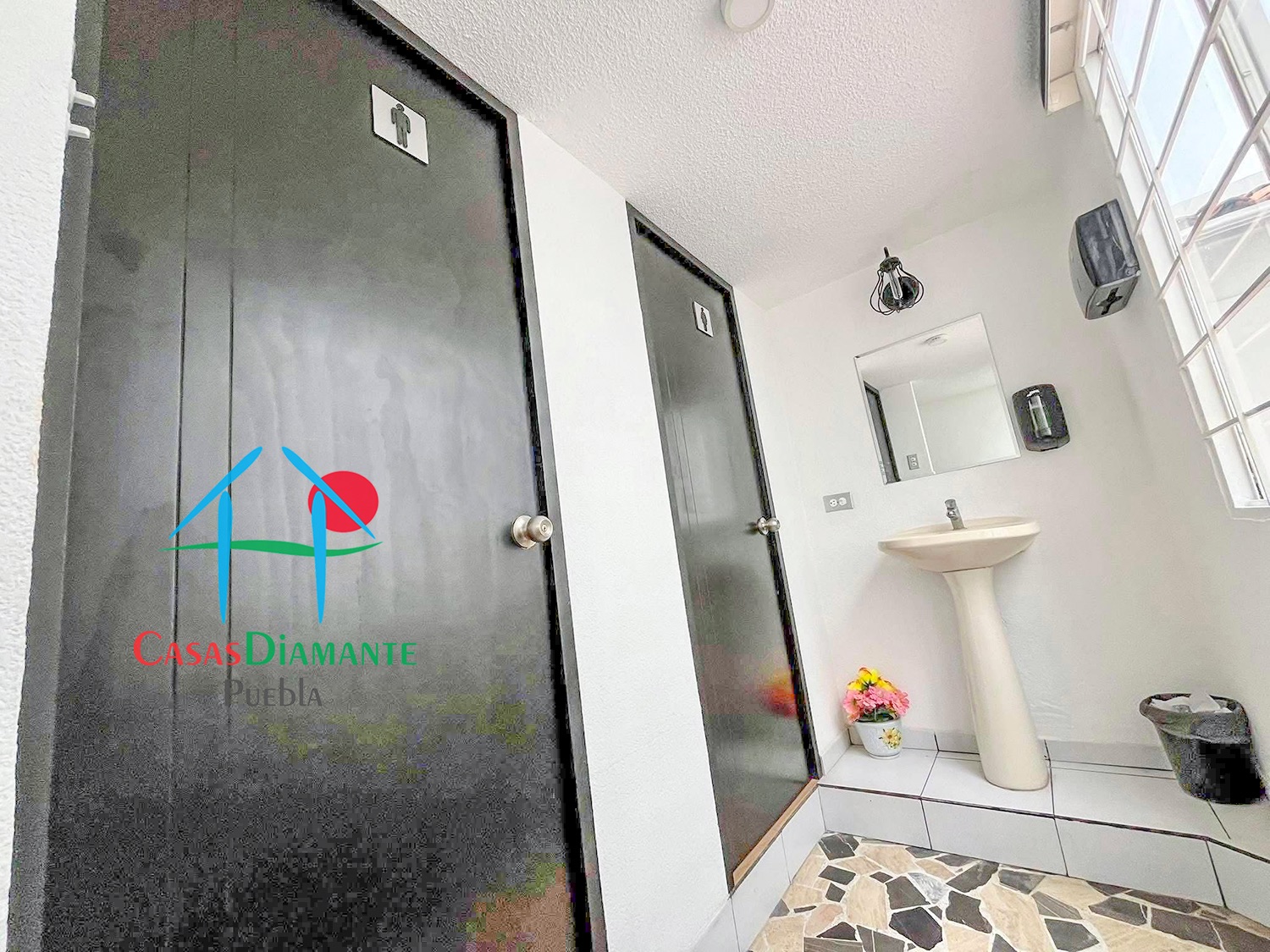 Las Ánimas Casa y Corporativo 360 - Baños oficinas 1